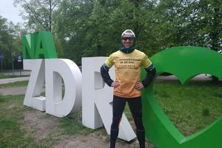25 maratonów w 25 dni! W ten sposób pomaga dziewczynce cierpiącej na bardzo rzadką chorobę