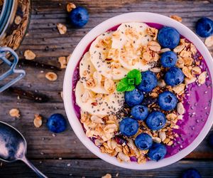 Z czego zrobić bazę smoothie bowl?