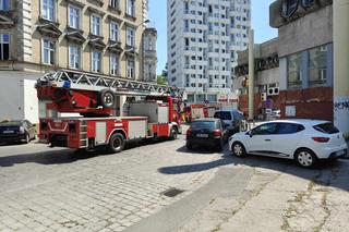 Pożar w centrum Wrocławia. Ogień objął część budynku na Manhattanie