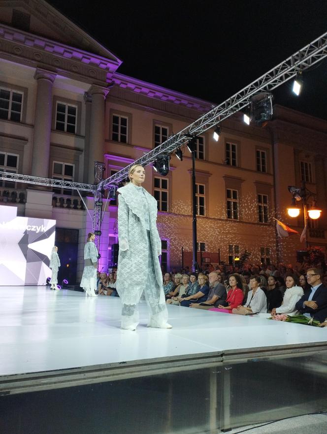 RADOM FASHION SHOW