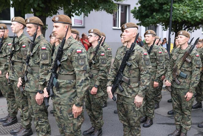 Przysięga wojskowa w Sosnowcu. Żołnierze przedefilowali przez miasto