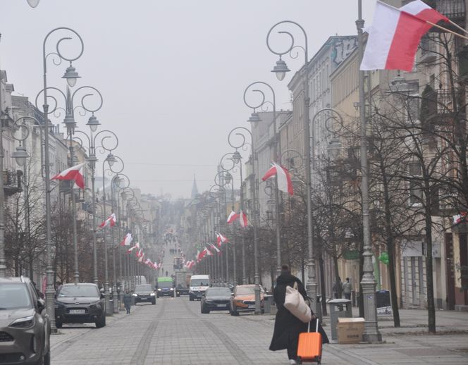 Biało-czerwone flagi na ulicach Kielc