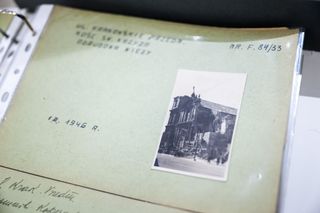Zbiór fotografii dokumentujących zniszczoną Warszawę