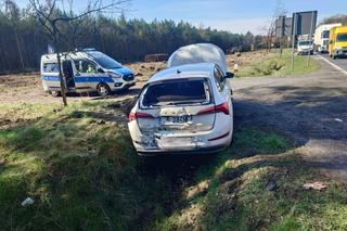 Zderzenie busa z osobówką koło Leszna. Kolizyjny wtorek w regionie [ZDJĘCIA]