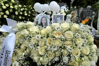 Morderstwo w Mławie. Grób 16-letniej Mai utonął w białych kwiatach