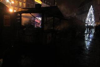 Chwile grozy na krakowskim Rynku: Zapaliły się stragany [ZDJĘCIA]