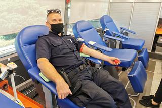Policjanci dają przykład i zachęcają do dzielenia się krwią