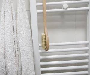 Wsyp i powieś na ciepłym kaloryferze w łazience wieczorem. Po chwili przepiękny zapach wypełni każdy kąt pomieszczenia. Domowy zapach do łazienki