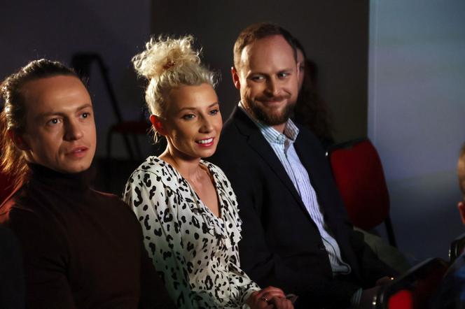 Na Wspólnej odc. 3366. Emil (Piotr Ligienza), Paweł (Grzegorz Kwiecień), Beata (Katarzyna Ptasińska)