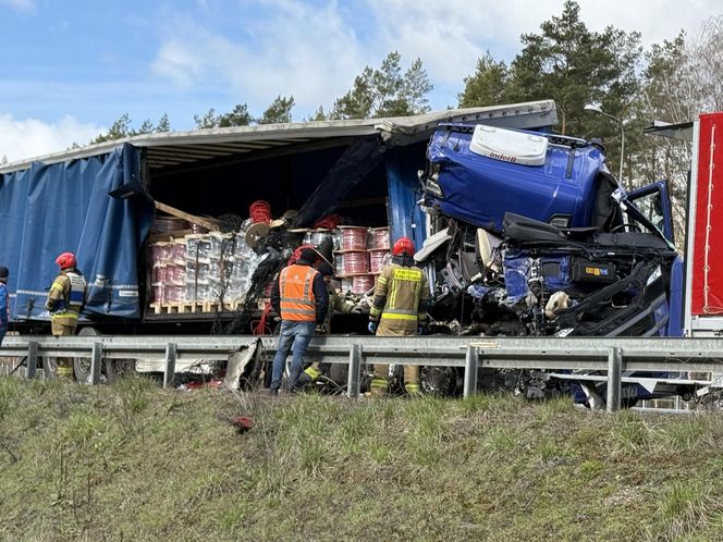 Śmiertelny wypadek na S8! Jedna osoba nie żyje po zderzeniu trzech 