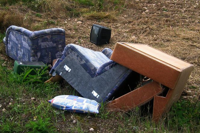 Chcesz wyrzucić tapczan albo wannę. W maju możesz to wystawić przed dom. Zobacz kiedy i gdzie