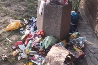 AromaPark w Bartążku tonie w śmieciach [ZDJĘCIA]