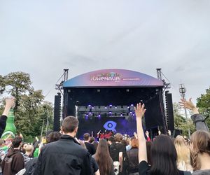 Studenci bawią się na ul. Długiej we Wrocławiu. Juwenalia #WrocławRazem przyciągnęły tłumy [ZDJĘCIA]