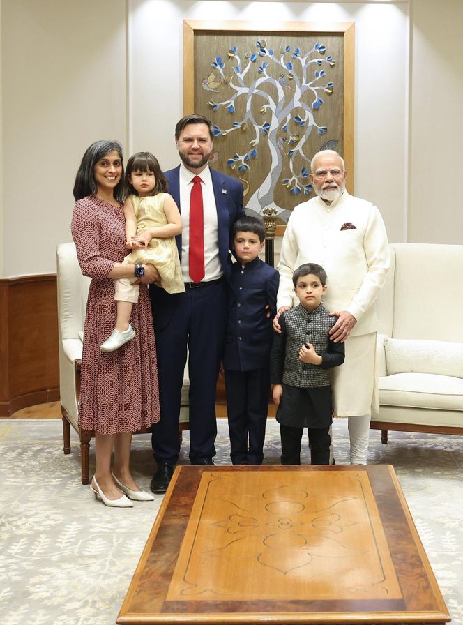 Rozmowy pokojowe w Delhi. Wiceprezydent USA Vance: Rosja i Ukraina będą musiały dokonać wymiany terytoriów.