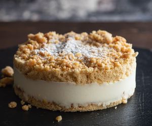 Szybki sernik z jogurtem. Prosty przepis nie tylko dla zabieganych 