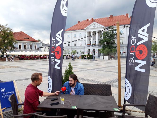 Super Lato w Kielcach. Zdjęcia z naszego mobilnego studia w ogródku letnim klubu Maska