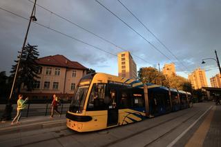 Toruń: Historyczny moment za nami. Pierwszy tramwaj pojechał na JAR. Zdjęcia z przejazdu technicznego
