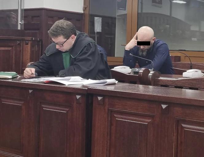 Artur utopił Mariana w szambie. "Kazał mi sprzątać krew z podłogi w kuchni" zeznała kochanka 