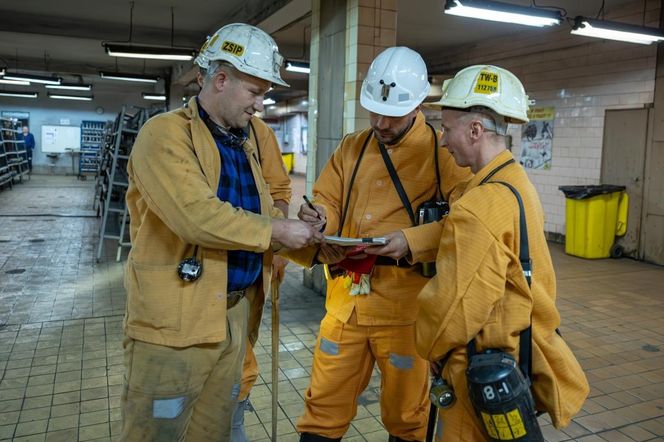 Lukas Podolski odwiedził kopalnię Bielszowice. Piłkarz zjechał 700 metrów pod ziemię