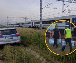 Policjanci pomogli pasażerom