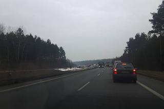 Mierzęcice: Czołowe zderzenie z ciężarówką. 3 osoby trafiły do szpitala