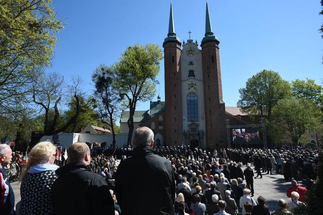 RELACJA NA ŻYWO - POGRZEB ABP. GOCŁOWSKIEGO.