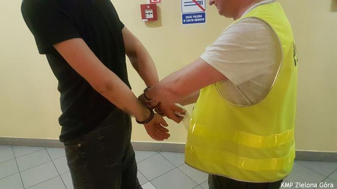 Zielona Góra. Szaleniec kazał kopać grób nastolatkom