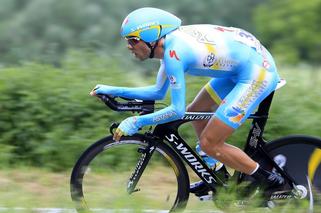 Tour de France: Vincenzo Nibali zderzył się z kibicką [WIDEO]