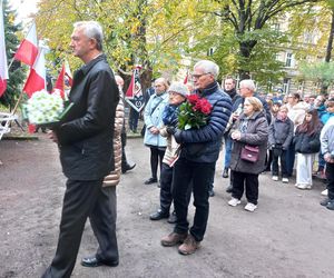 Zapalono znicze dla rozstrzelanych mieszkańców Leszna. W rocznicę tragicznych wydarzeń [ZDJĘCIA]