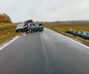Poważny wypadek w Baranowie. Zderzyły się trzy auta. Wśród rannych 7-letnie dziecko