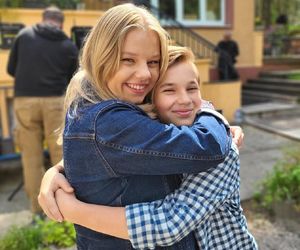 M jak miłość. Misiek przegra zakład z Lenką! To mocno ich do siebie zbliży - ZDJĘCIA