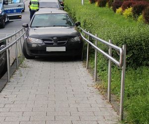 Oświęcim. Kierowca wjechał na podjazd dla niepełnosprawnych. Kuriozalne zachowanie 32-latka