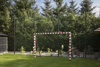 Trawa na boisko. Jak zrobić własne boisko do piłki nożnej