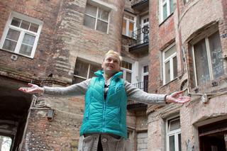 Absurd na Pradze-Północ. Mieszkańcy mają nowe  balkony, ale boją się na nie wychodzić !