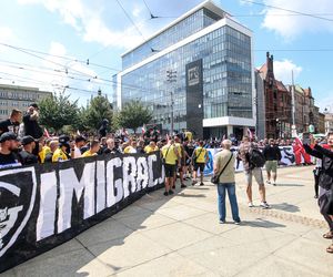 Protest przeciwko imigrantom.Tysiące kibiciów na ulicach Katowic