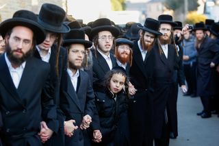 Chasydzi w Lelowie z okazji rocznicy śmierci cadyka Dawida Bidermana