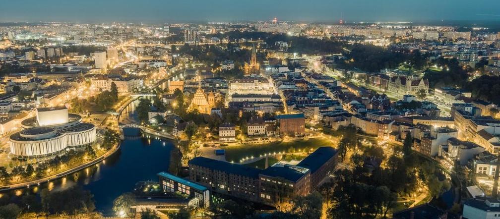 Bydgoski podróżnik i fotograf zabiera nas na wirtualny spacer po mieście. Można przyjrzeć się nawet detalom elewacji kamienic 