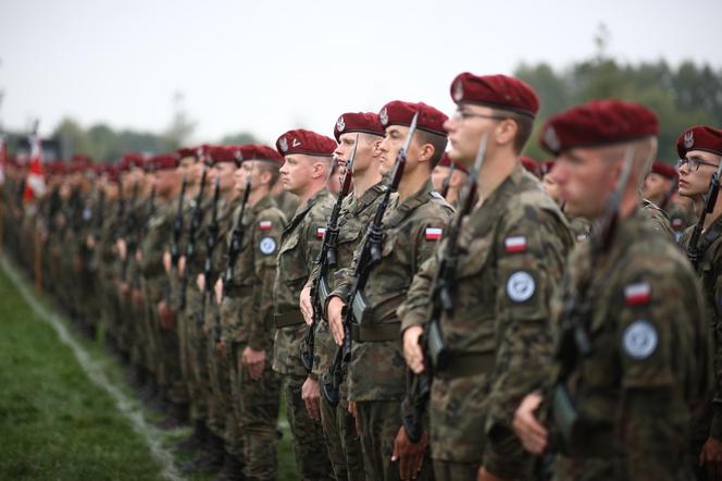 Świętowali żołnierze 6. Brygady Powietrznodesantowej. I inni spadochroniarze również