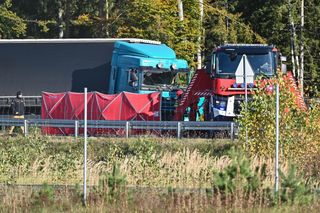 Tragiczny wypadek pod Goleniowem. Ciężarówka uderzyła w samochód nauki jazdy. Jedna osoba zginęła