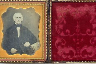 Za początek fotografii uważa się rok 1839 – gdy wykonano pierwszy dagerotyp, czyli odbitkę na posrebrzanej płytce miedzianej.