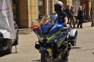 Budzenie Sienkiewki 2023 w Kielcach i parada zespołów ludowych