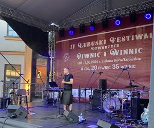  IV Lubuski Festiwal Piwnic i Winnic w Zielonej Górze. Koncert zagrał Czesław Śpiewa