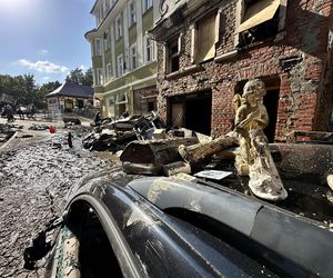 Mieszkańcy Kłodzka i Stronia Śląskiego rozpoczęli wielkie sprzątanie. Chcą zwalczyć skutki powodzi