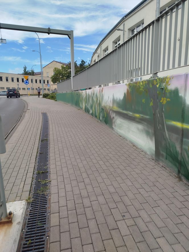 Kolorowe grafiki w siedleckim tunelu pod torami