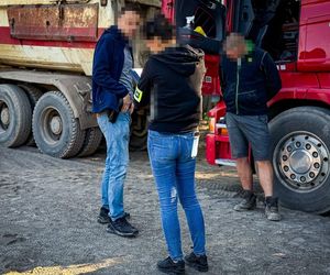 Potężne uderzenie w mafię śmieciową na Śląsku. Zamiast utylizować, zakopywali tony śmieci w Piekarach Śląskich