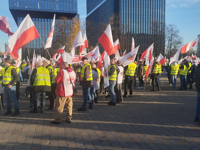 Protest w Katowicach. Tysiące związkowców na ulicach. Padły mocne słowa o „zbrodniczej ideologii”
