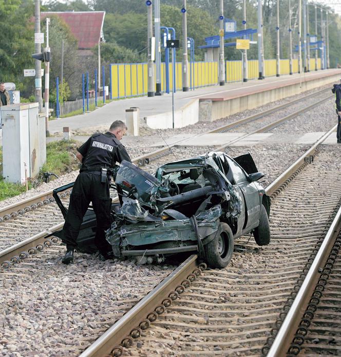 Pociąg zmiażdżył clio