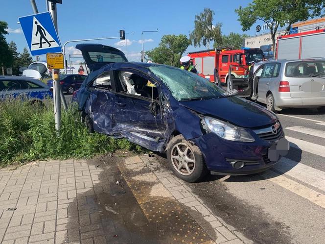 Szokujący wypadek w Jankach. W aucie była mała dziewczynka, jej matka zniknęła