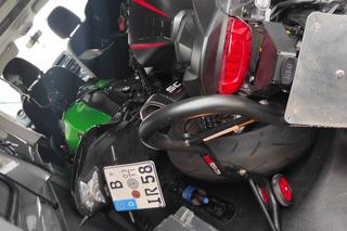 Skradzione motocykle w busie wjeżdżającym z Niemiec