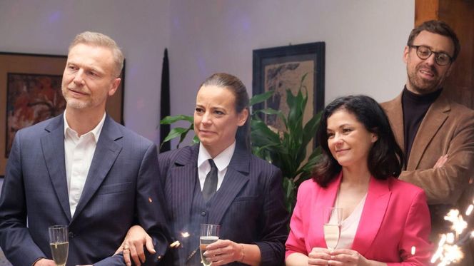 M jak miłość odc. 1872. Kinga (Katarzyna Cichopek), Magda (Anna Mucha), Andrzej Budzyński (Krystian Wieczorek), Dariusz Hoffman (Mateusz Rusin), Piotrek (Marcin Mroczek)